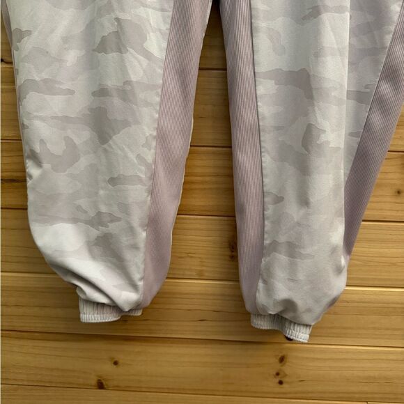Athleta Size 16 Lavender Brooklyn Lined Camouflage Drawstring Waistband Jogger - Picture 3 of 14